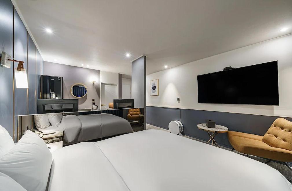 Brown-Dot Hotel Geomdan Incheon Bagian luar foto