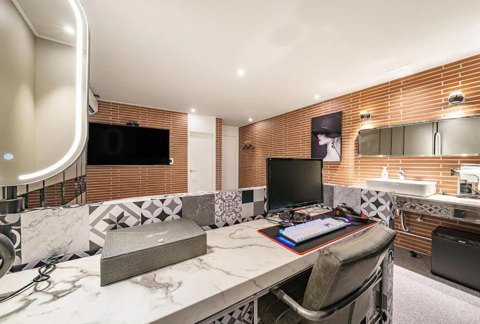 Brown-Dot Hotel Geomdan Incheon Bagian luar foto